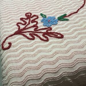 Vintage pink chenille bedspread. Fringe. Photos I put spread on king bed